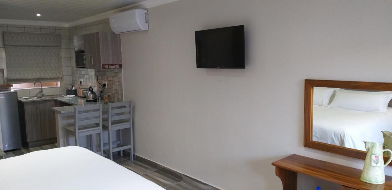 Schnehage Self Catering Apartment Bloemfontein Exterior photo