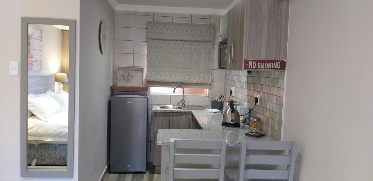 Schnehage Self Catering Apartment Bloemfontein Exterior photo