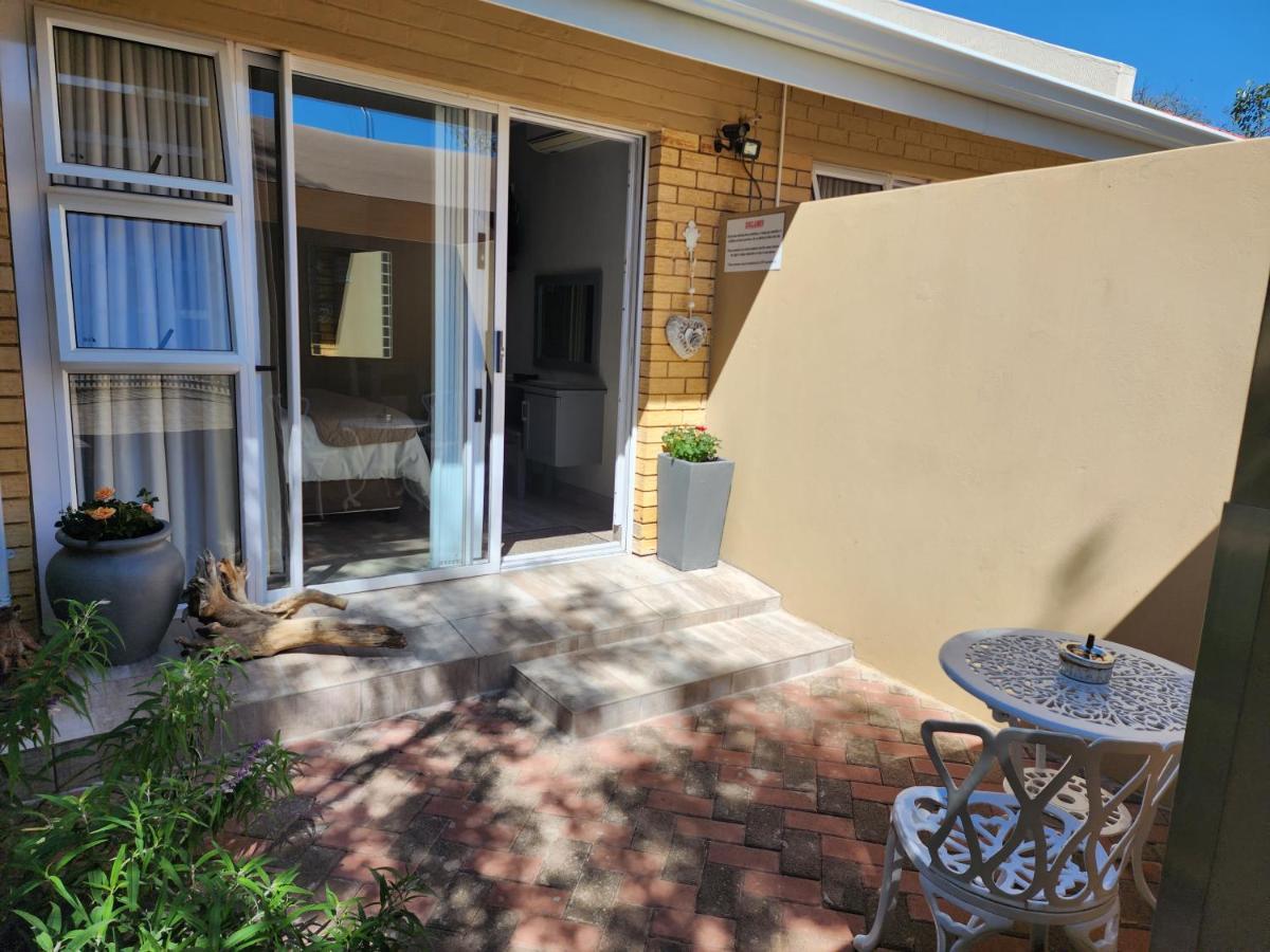 Schnehage Self Catering Apartment Bloemfontein Exterior photo